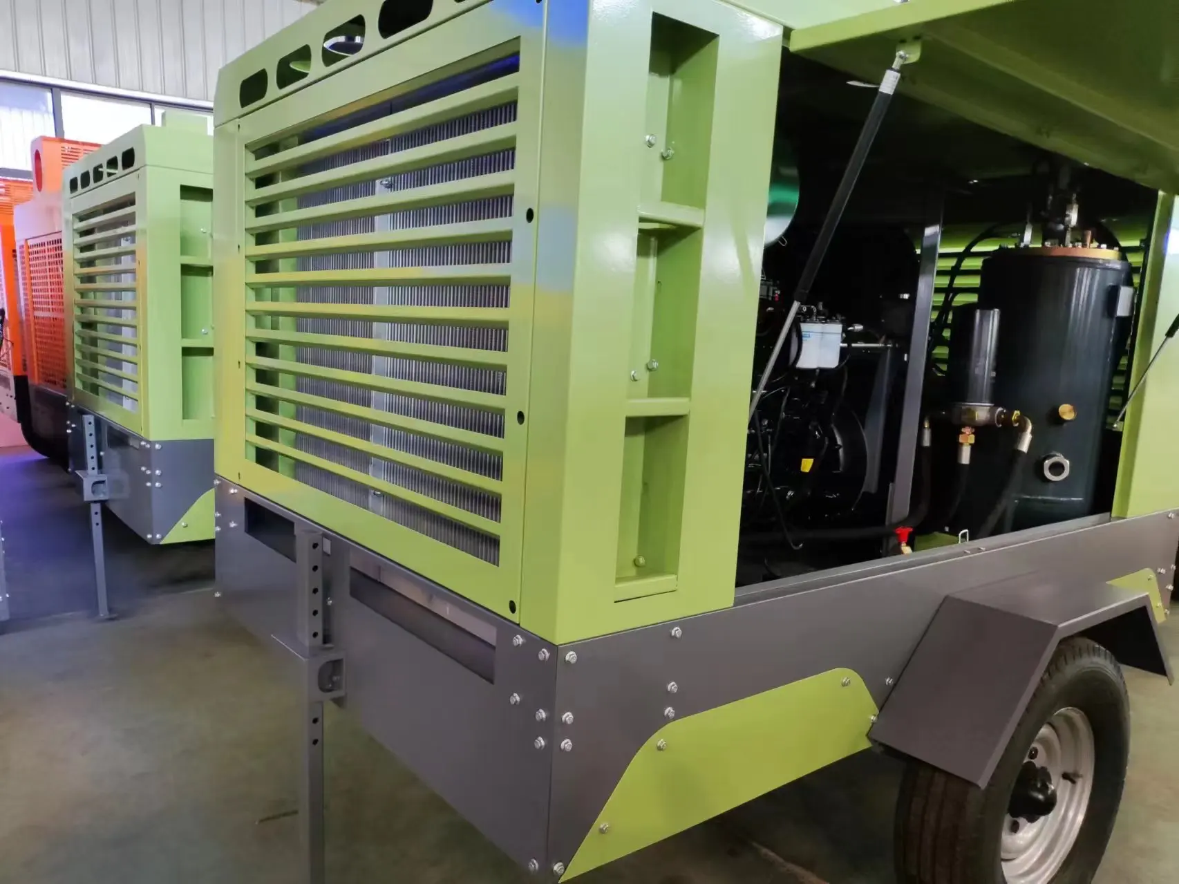Portable Air Compressor Industrial High Pressure Diesel Screw Air Compressor Heavy Duty Towable For Pile Driving