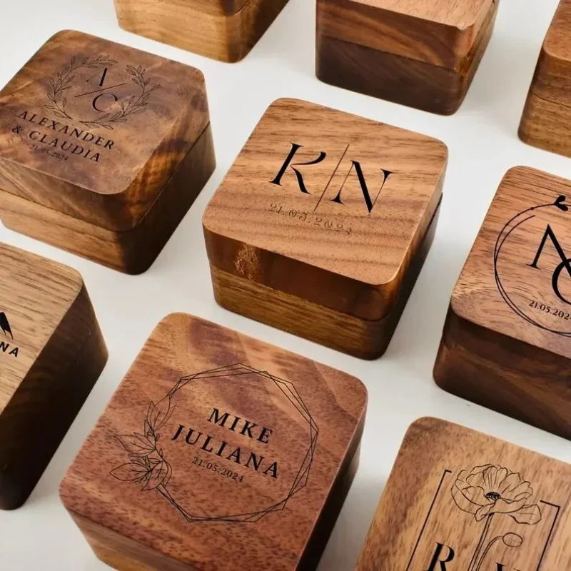 1 SZT. Darmowe, personalizowane drewniane pudełko na pierścionek z możliwością indywidualnej personalizacji, prezent na rocznicę ślubu, pudełko na pierścionki z drewna orzechowego z grawerem, zaręczynowe.