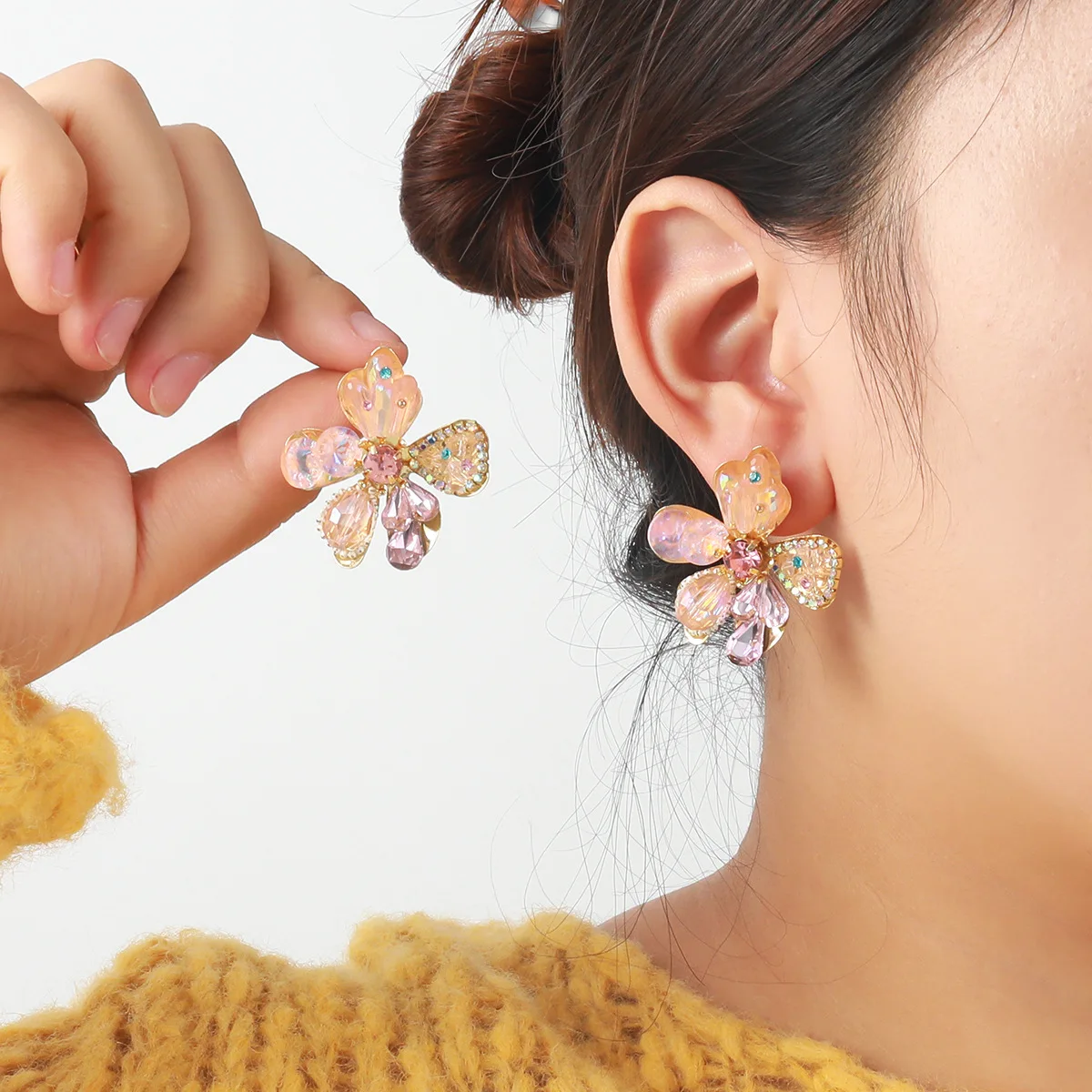 Korean version of silver needle niche light luxury design high-end earrings fashionable female crystal zircon full of diamonds f