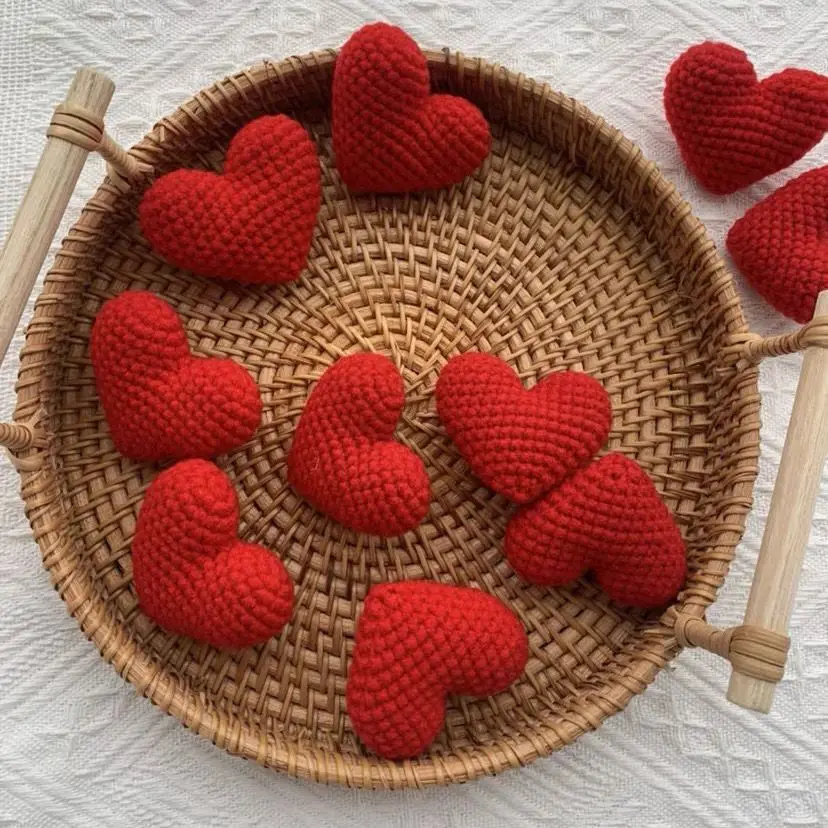 Internet celebrity finished brooch wool hand-woven souvenir love brooch hairpin red love crochet heart-shaped woman