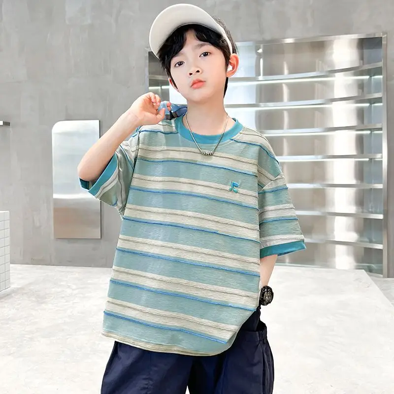 

Новая детская футболка для мальчиков 2026 года: летняя, модная, в полоску, из хлопка, с коротким рукавом, повседневная, трендовая