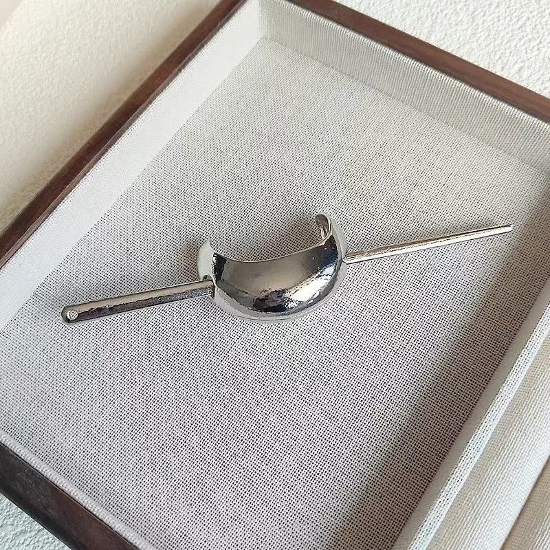 1 Stück chinesische silberne gebogene, halbmondförmige Haarnadel für Damen, High-End-Gefühl mit einfachem und stilvollem Haarnadel-Stirnband mit halbem Reißverschluss – Detail 4