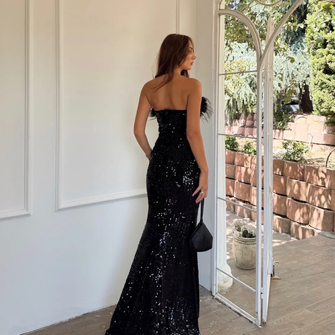Amanda Schwarzes trägerloses Meerjungfrau-Kleid mit Feder-Pailletten, maßgeschneidertes formelles Abendkleid, bodenlanges Kleid, elegante Ballkleider