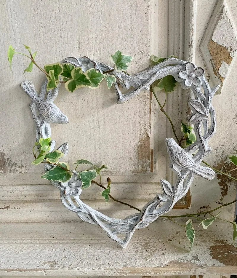 Garden groceries can be hung with cast iron inserts in the shape of a bird heart, wall decoration