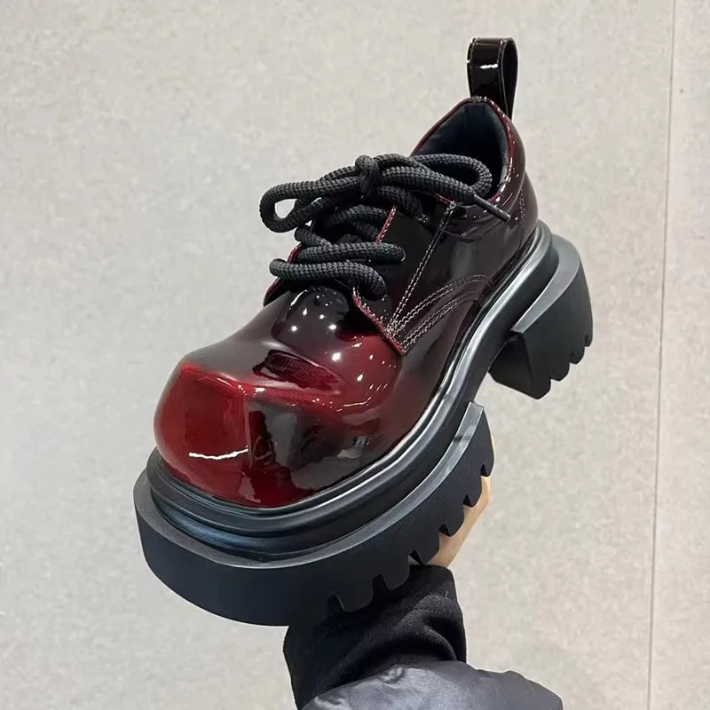 

Британские кожаные туфли на толстой подошве для женщин, новинка 2026 года, увеличивающие рост лоферы для женщин