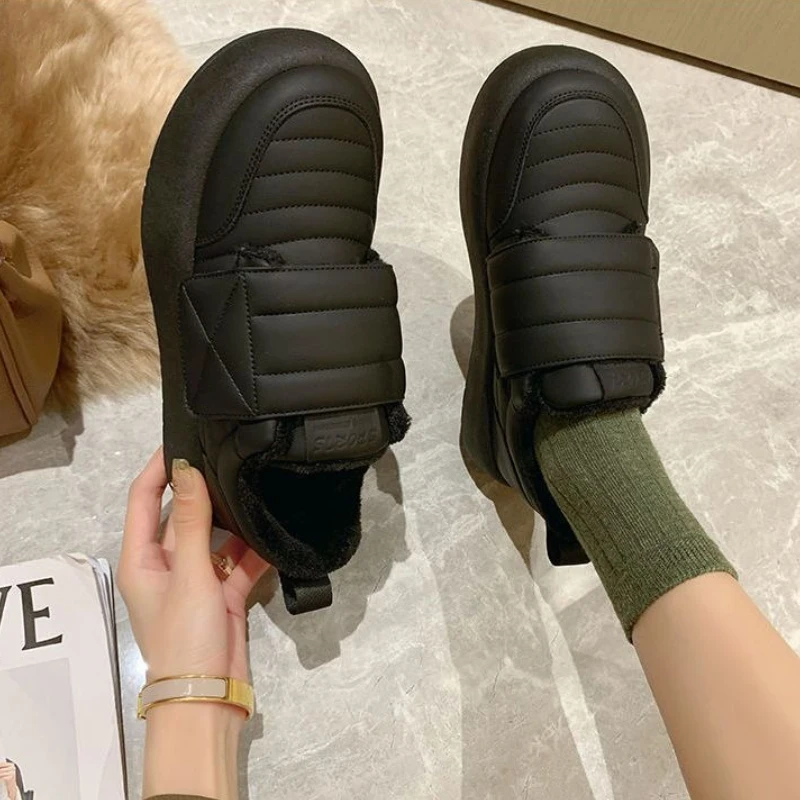 أحذية رياضية بنعل سميك مبطنة بالفانيلا باللون الأبيض الكريمي بتصميم رغيف الخبز الياباني مع نعل خارجي مطاطي غير قابل للانزلاق #1