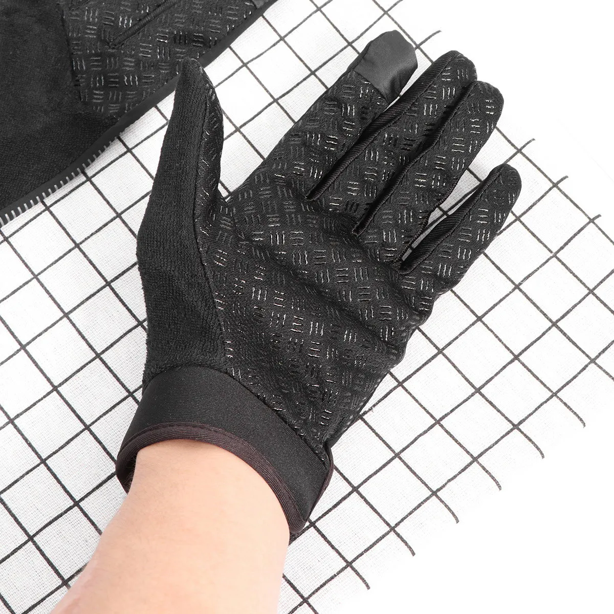 1Pair Sun Protection Ice Silk Diving Gloves Anti-Slip Flexible Fit for Scuba Kayaking Canoeing Fishing Size M Black