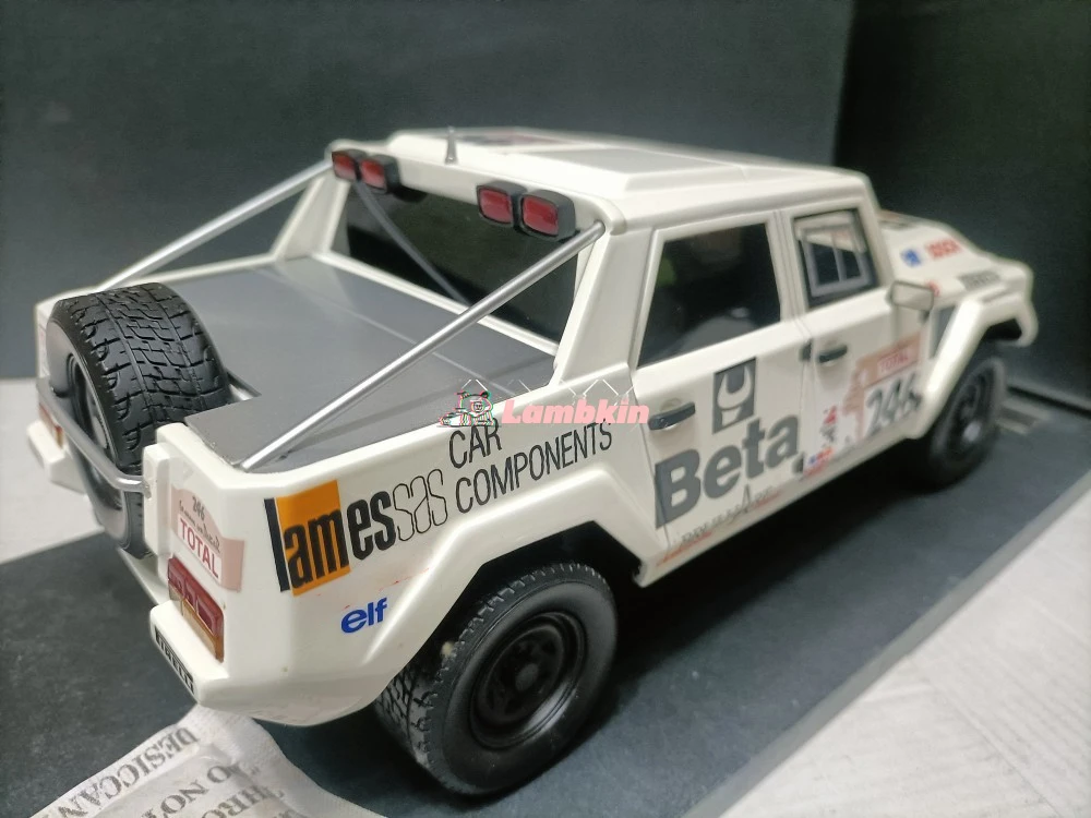 Decoration 1:18 For Lamborghini LM002 Dakar Rally 1987 Off-Road Pickup Rally Car Model Gifts Birthday Collections Ornaments