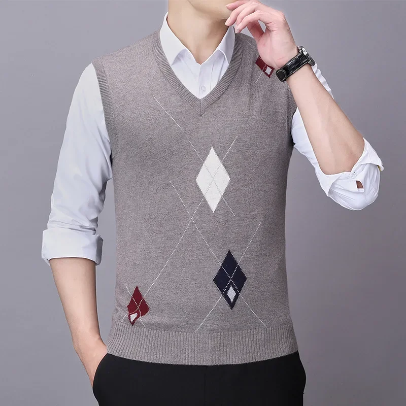 

2024 New Spring Sweater Vest Men Autumn Elderly V-neck Wool Vest Men's Diamond Jacquard Knitted Wool Sweater Vests