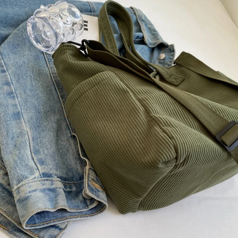 Modische gestreifte Samthandtasche, einfacher Stil, Cord-Umhängetasche, einfarbig, große Kapazität, Pendler-Damen-Einkaufstasche – Detail 22