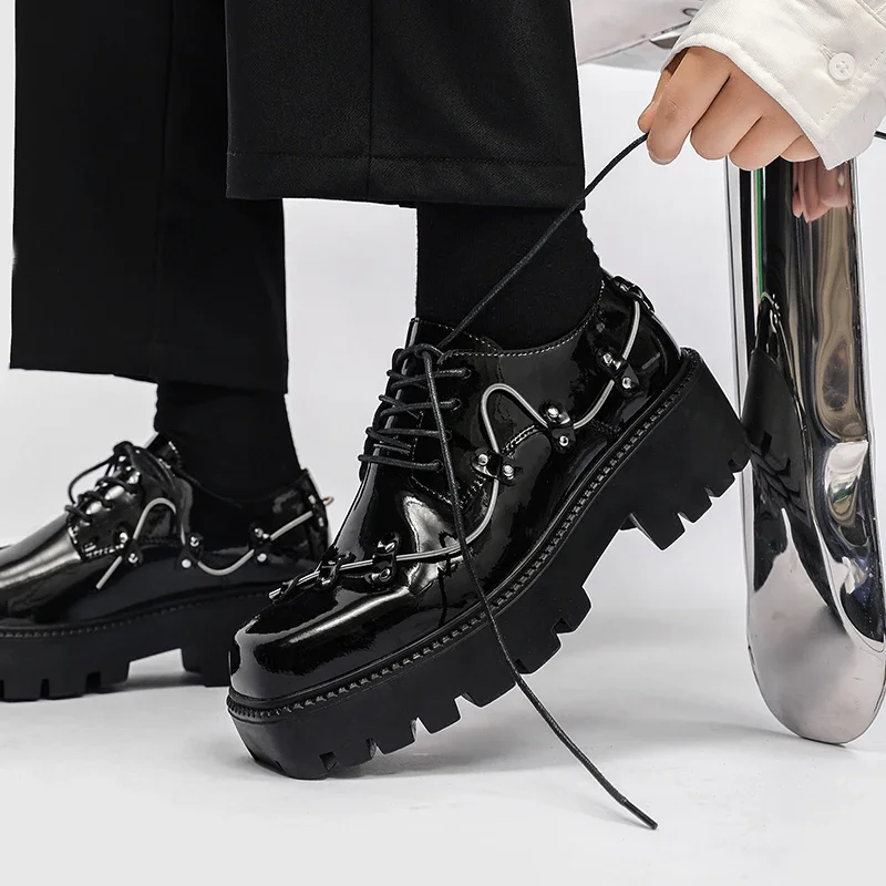 Zapatos Brogue negros para hombre, zapatos de vestir Oxford con plataforma clásica, calzado de charol Retro, zapatos de fiesta de tobillo bajo