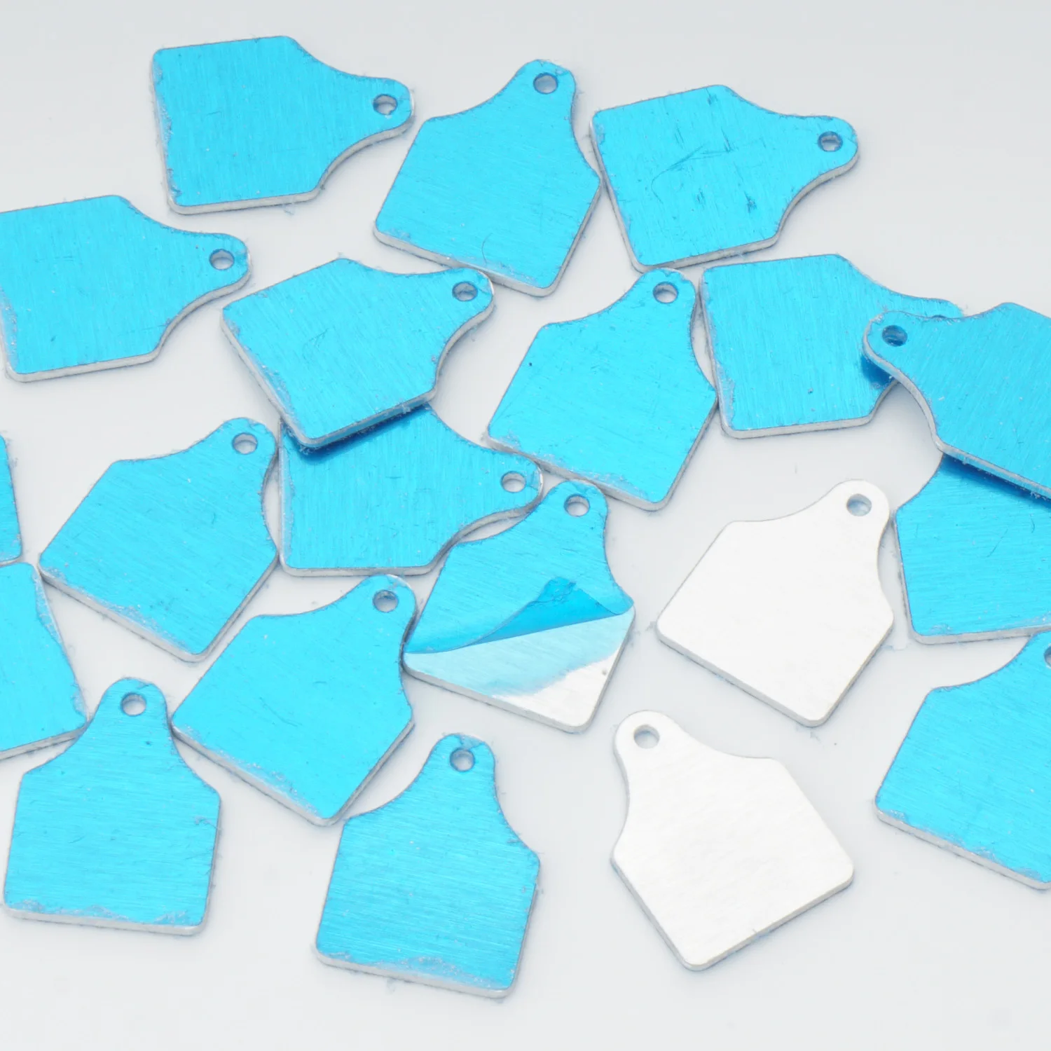 20 szt. Mini Tag dla bydła półprodukty do tłoczenia-1/2 "x 5/8" na ucho 18mm aluminiowa srebrna krowa, aluminiowa biżuteria