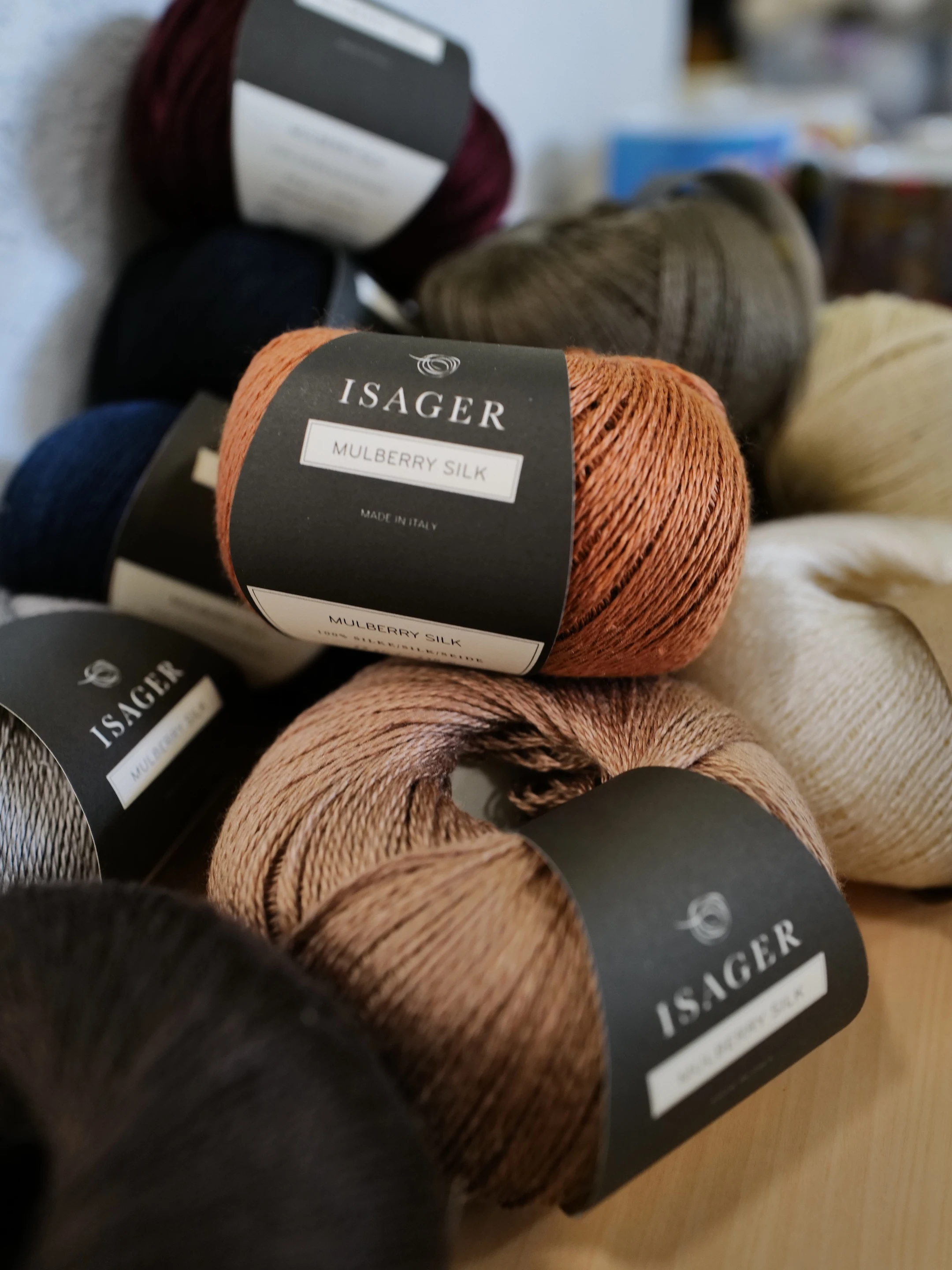 isager-filo-di-seta-fine-delicato-sulla-pelle-pizzo-sericin-25g-210m-adatto-per-lavori-a-maglia-primaverili-ed-estivi-materiali-per-diy