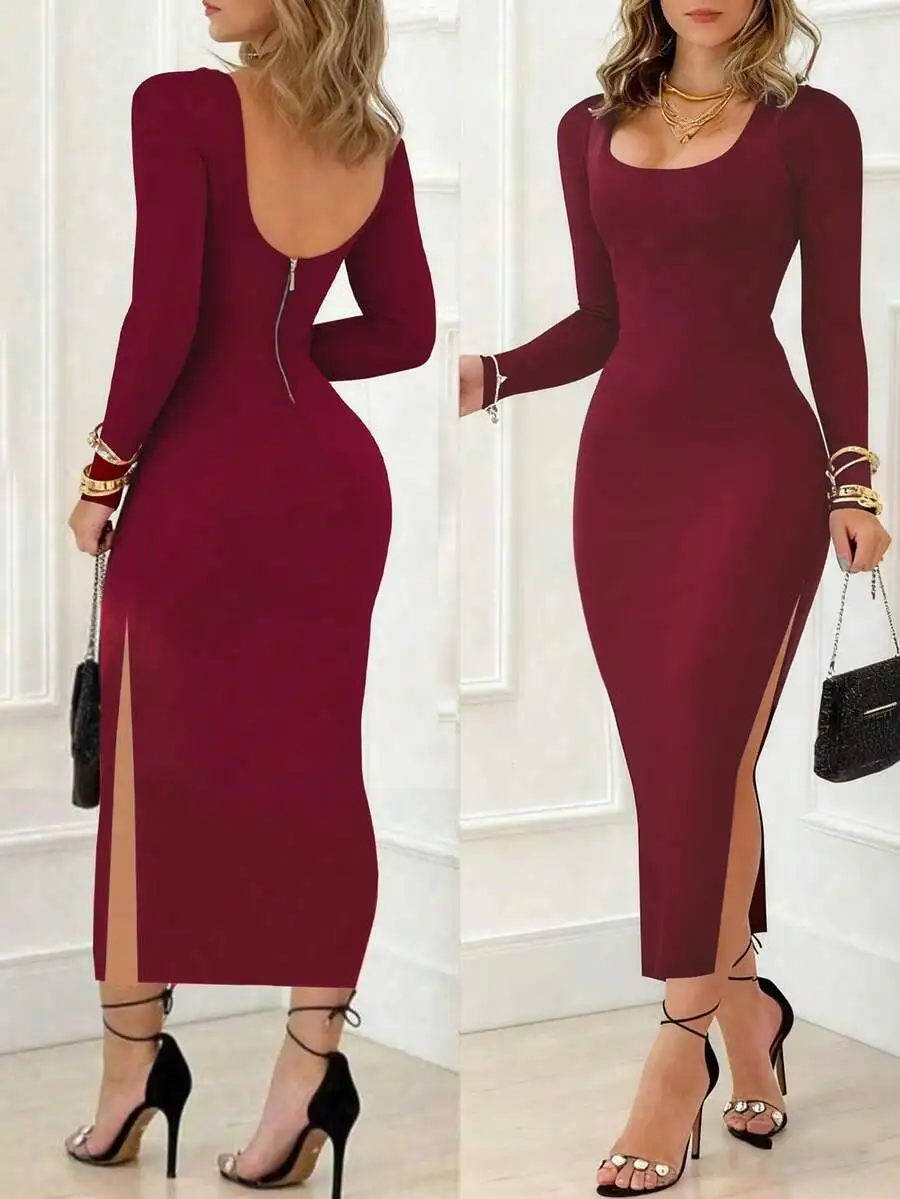 

Бордовое облегающее платье с квадратным вырезом, длинными рукавами, молнией на спине и боковым разрезом
