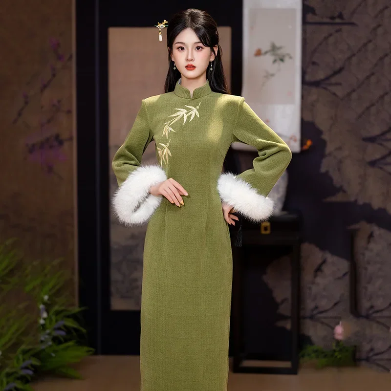 

Embroidered Green Thick Winter Chinese Style Long Modified Cheongsam Retro Long Sleeved Young Women Dress Qipao