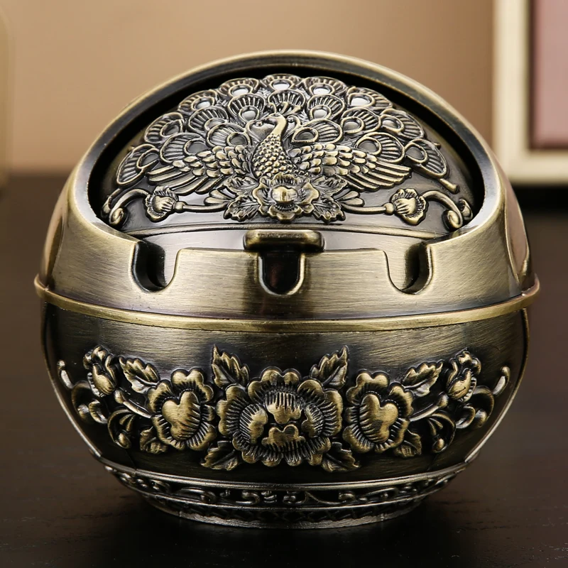 

European ashtray household living room metal light luxury creative personalized office anti-fly ash with cover ornament large