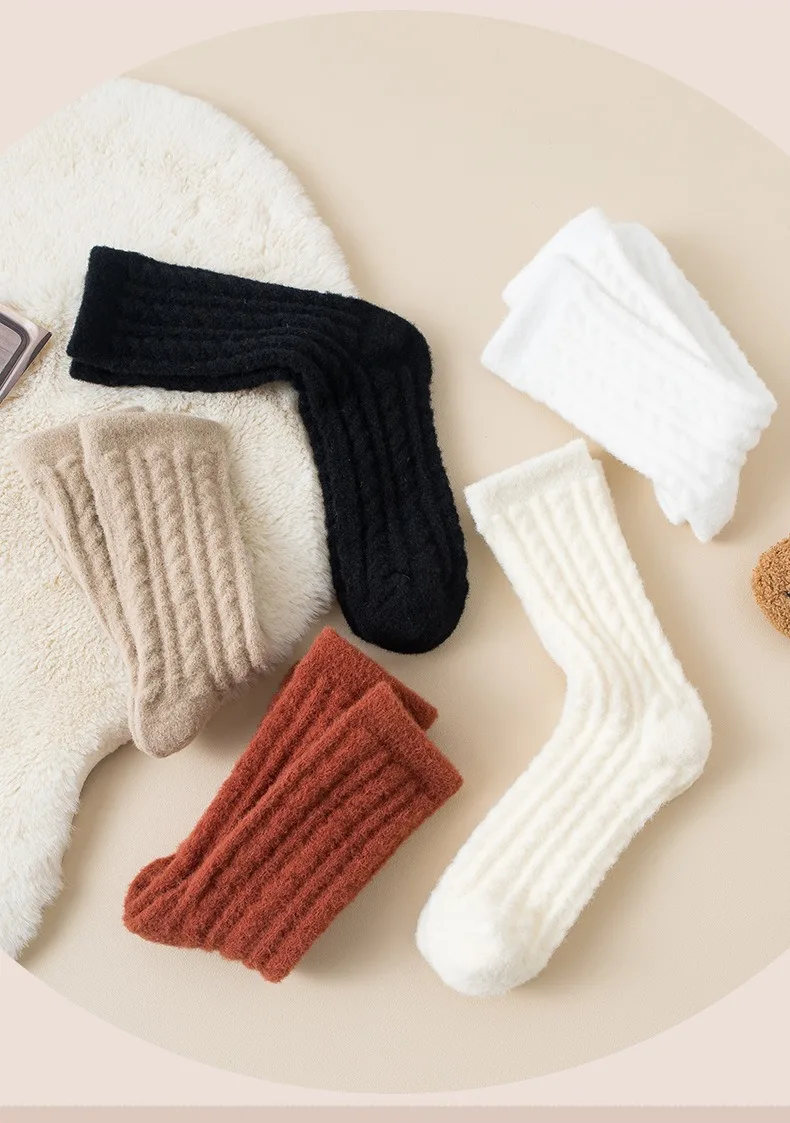 Neue Kühle Frauen Schwarz Weiß Baumwolle Dicke Socke Solide Herbst Winter Warme Dame Weibliche Mittleren Rohr Boden Socken Für Frauen – Detail 7