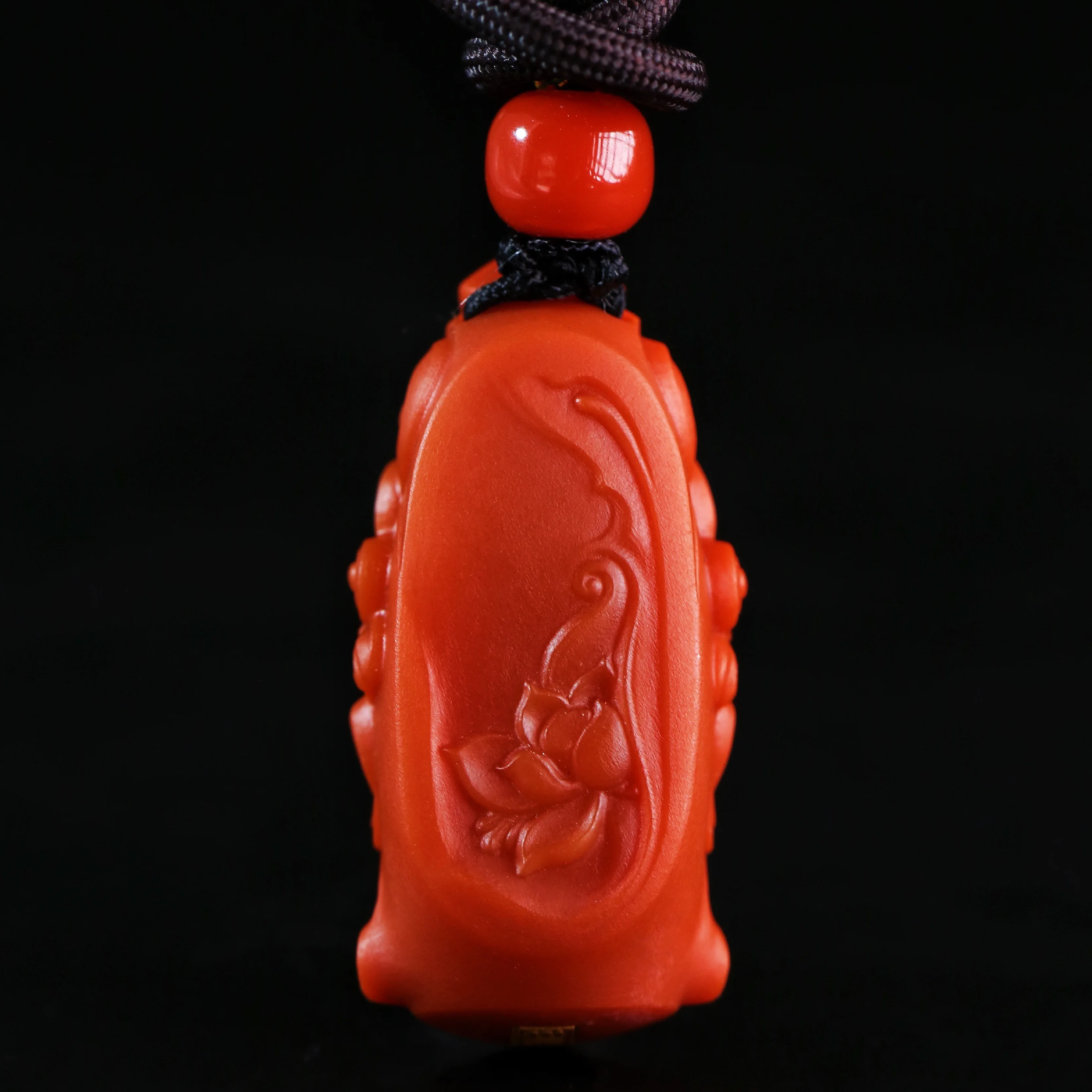 UMQ Natural South Red Agate Liangshan South Red Waxi Old Materials Su Gong Master Carving Collection Level Guanyin Ornament