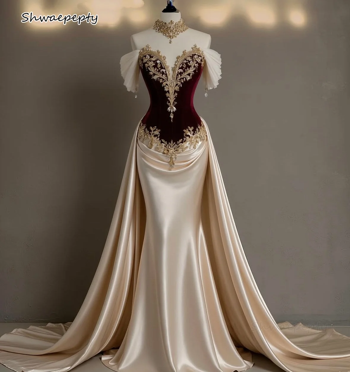 Elegante Meerjungfrau-Abendkleider mit abnehmbarer Schleppe, Champagner mit Burgunderrot, langes formelles Kleid, maßgeschneidertes Abendkleid, Spitze, Perlen