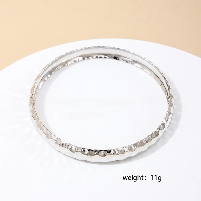 Round Metal Bracelet For Women Temperament Retro Personality Simple Holiday Party Fashion Jewelry Accessories CE209