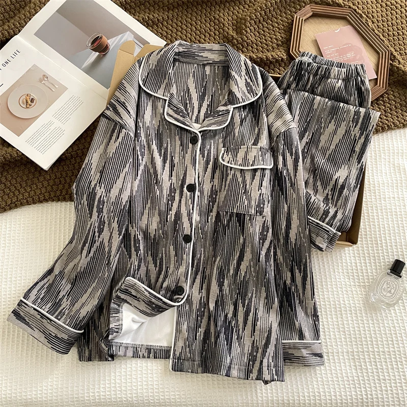 

Pajama Sets Sexy Women Fancy Embroidery Sleepwear Three Quarter Sleeve V Neck Capri Spring Summer Light Elegant Comfortable Soft