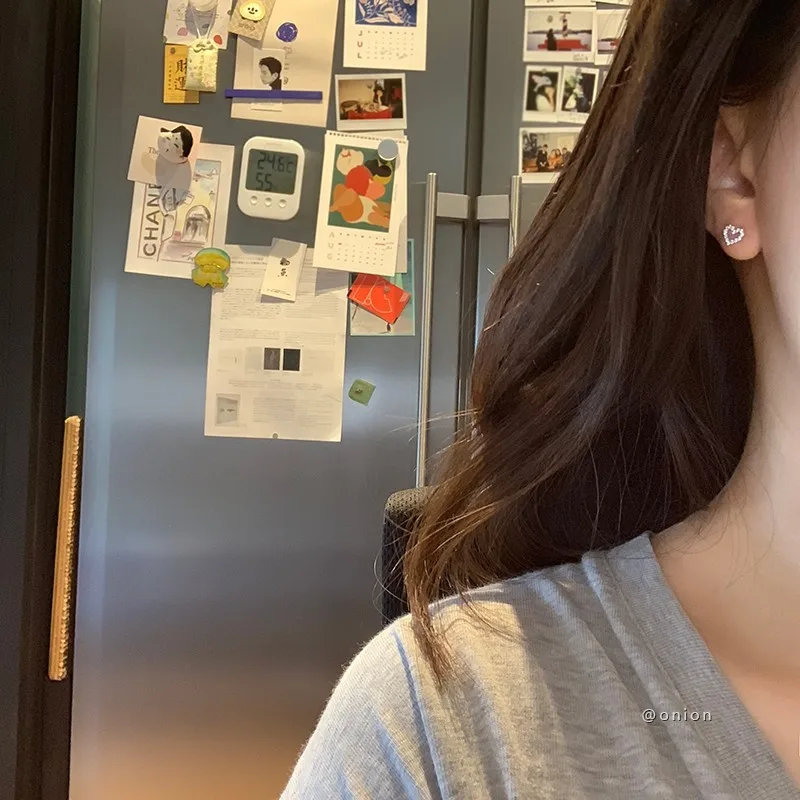 女性用の小さなイヤリング,925スターリングシルバー,象眼細工のジルコン,繊細なハート,結婚披露宴,ジュエリーアクセサリー