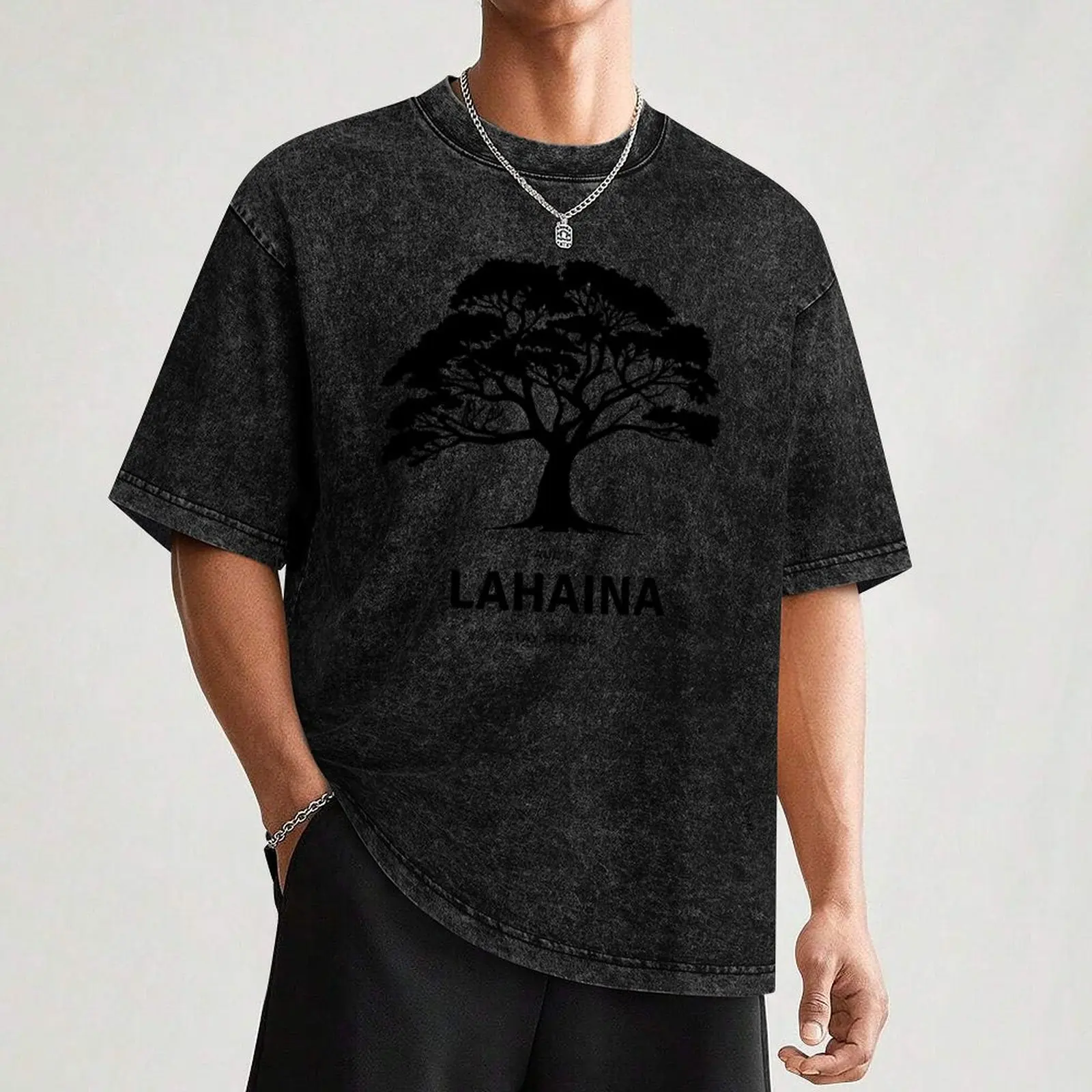 Lahaina Tree in Maui Hawaii T-Shirt Retro Graphic Print T-Shirt