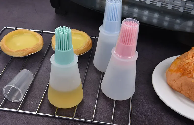 Barbecue Oil Brush Oil Dispenser with Brush High Temperature Resistant Silicone Seasoning Bottle Brush Kitchen Baking Gadgets