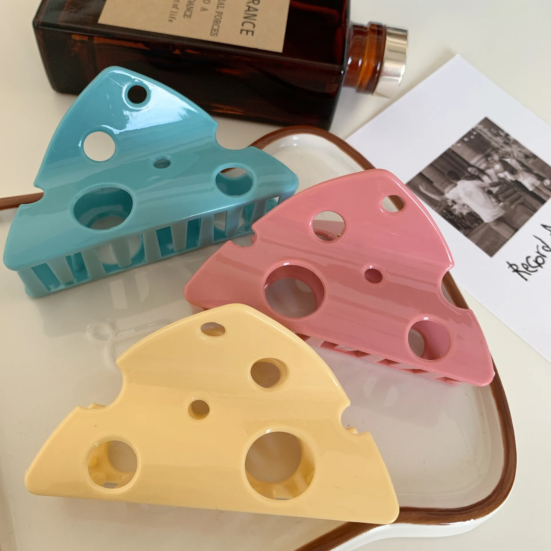 DuoShang, pinza para el pelo de queso hueca triangular dulce, pinzas para el pelo de cangrejo coloridas para mujer, accesorios para el cabello