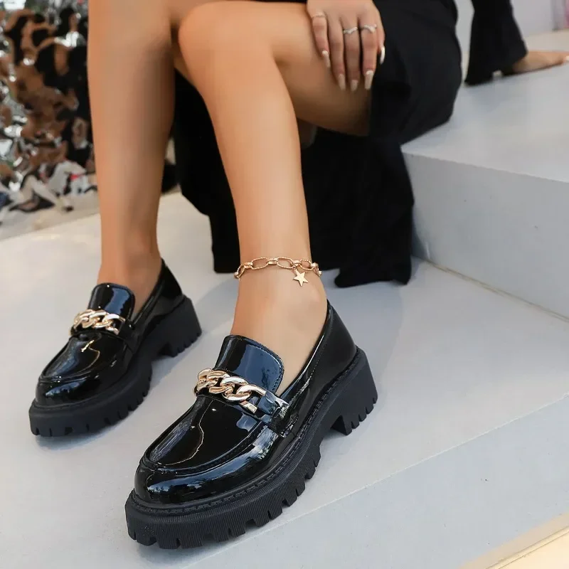 Black Patent Women’s Small Leather Shoes 2024 Classic Chain Design in British Style Comfortable  Versatile Platform Loafers