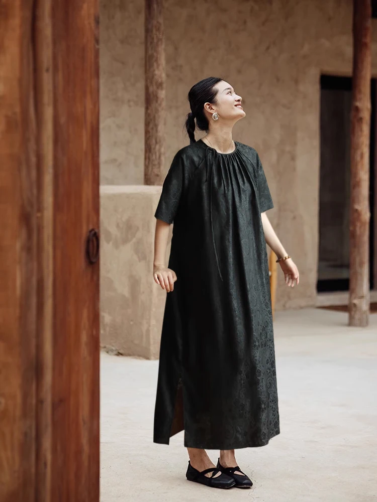 2025 Women's Fashion New Original Design Sense 100% Natural Mulberry Silk Jacquard Fragrance Cloud Yarn Black Round Neck Dress