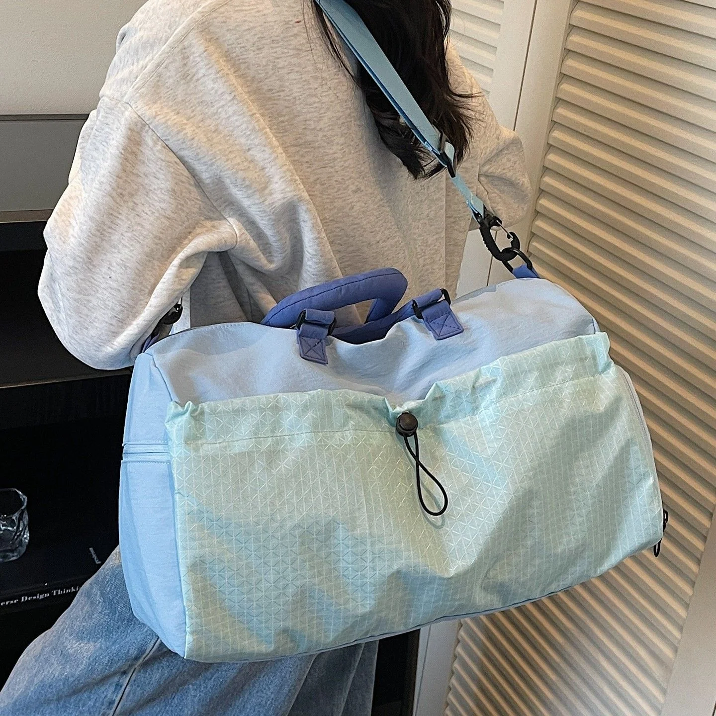 borsa-leggera-per-yoga-e-viaggi-borsa-a-tracolla-in-nylon-resistente-per-donne-ideale-per-brevi-viaggi-e-momenti-di-relax-colore-unito