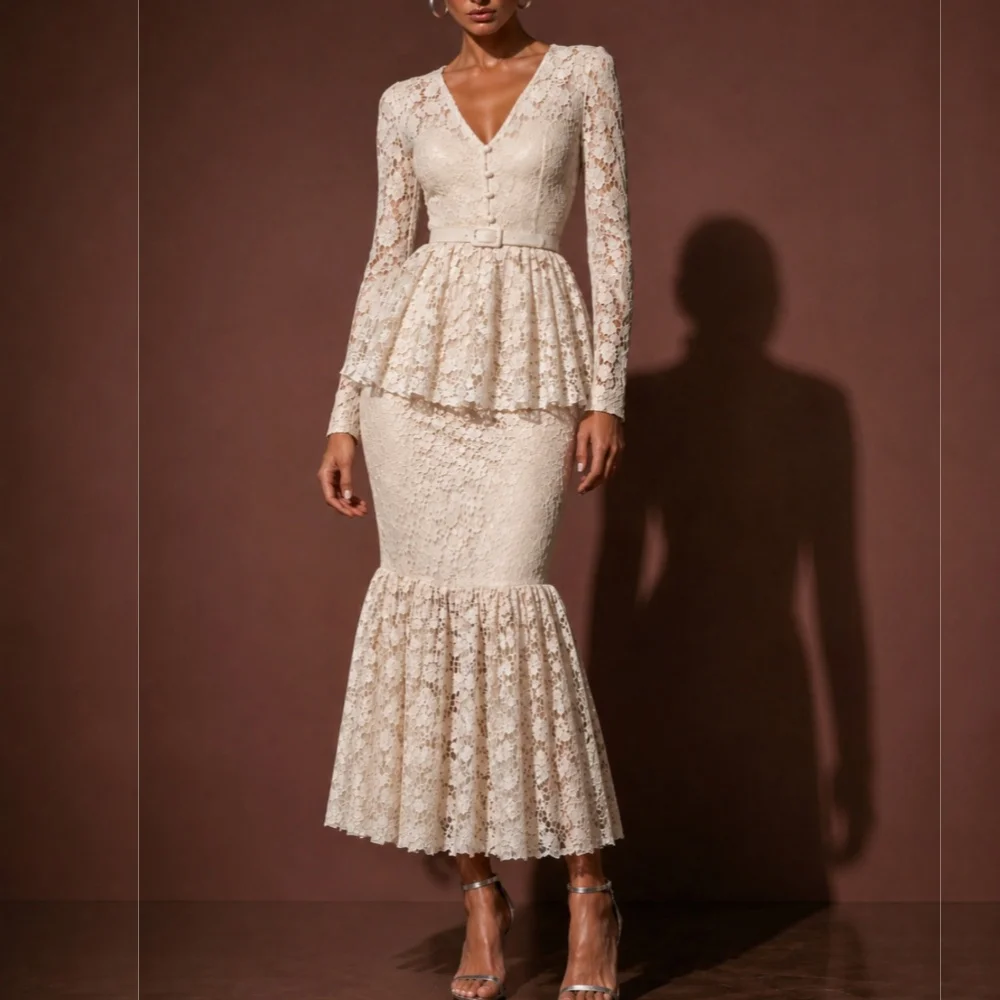 Maßgeschneidertes Elegantes Spitzen-Hochzeitskleid mit Schärpe V-Ausschnitt Meerjungfrau Midi-Kleider Formelles Abendkleid Moderner Stil