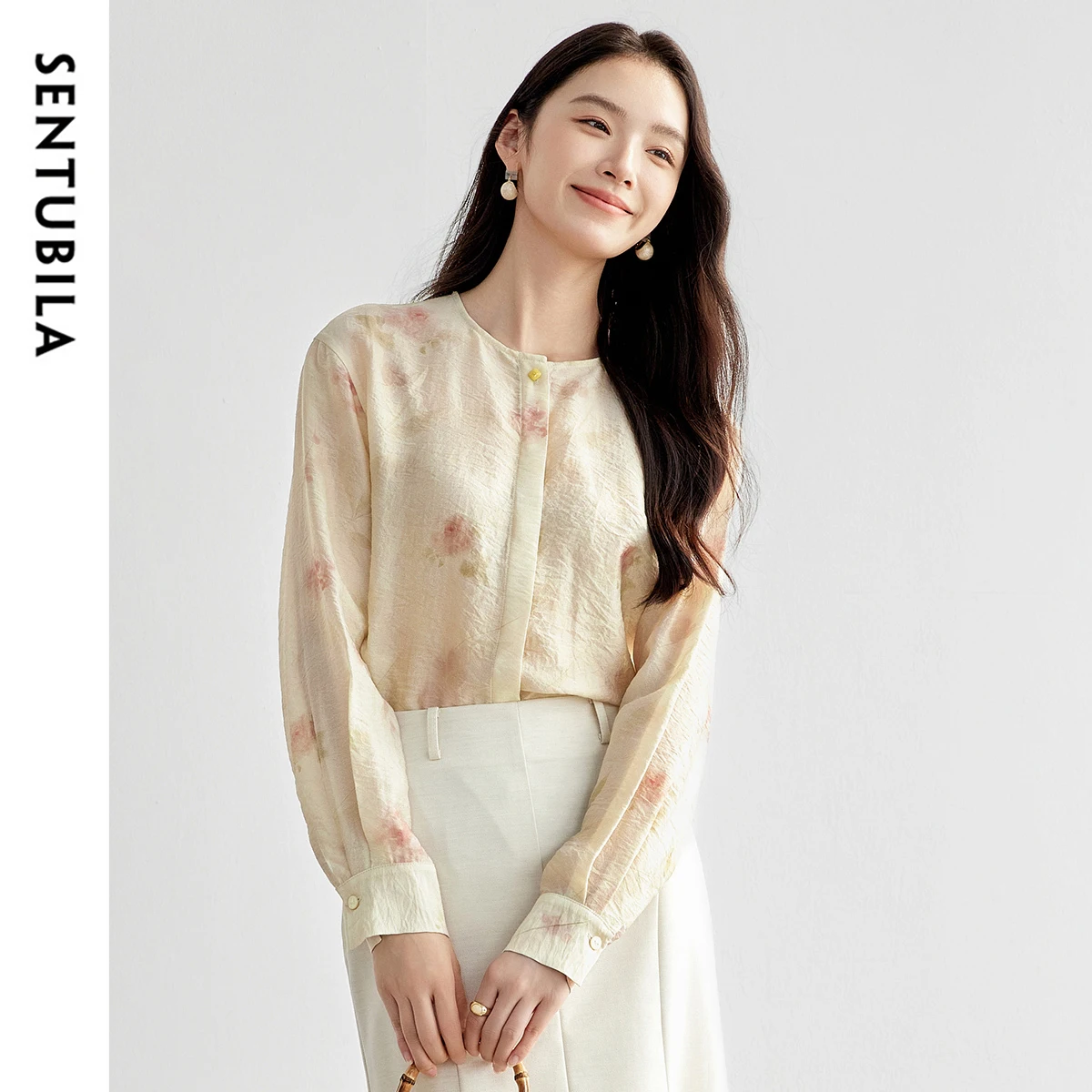 SENTUBILA Elegant Chiffon Shirts for Women Loose Print O Neck Folds Long Sleeve Blouse Female Clothing 2025 Spring 151C58032