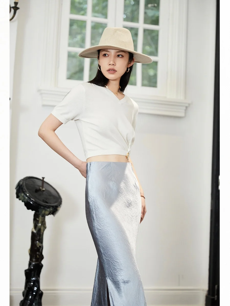 

JXu Kangsaini Cotton Fce Yarn V-ne round Ne Small Bal Two-wear ort Knitted T-irt ort Sve ey White