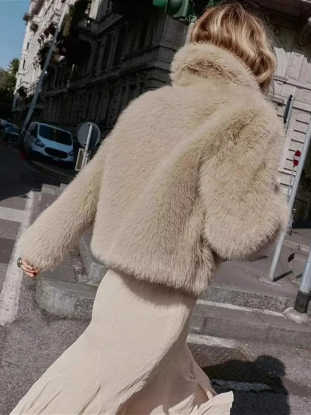 سترة أنيقة ذات وجهين بتأثير الفرو الصناعي للنساء، إحساس راقي، إصدار جديد للخريف، تصميم أنيق مع إغلاق بالسحاب وأكمام طويلة