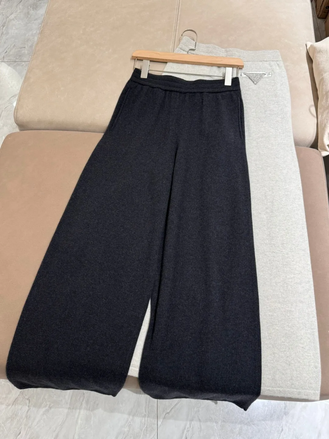 Luxurious solid color pure cashmere comfortable knitted pants suit