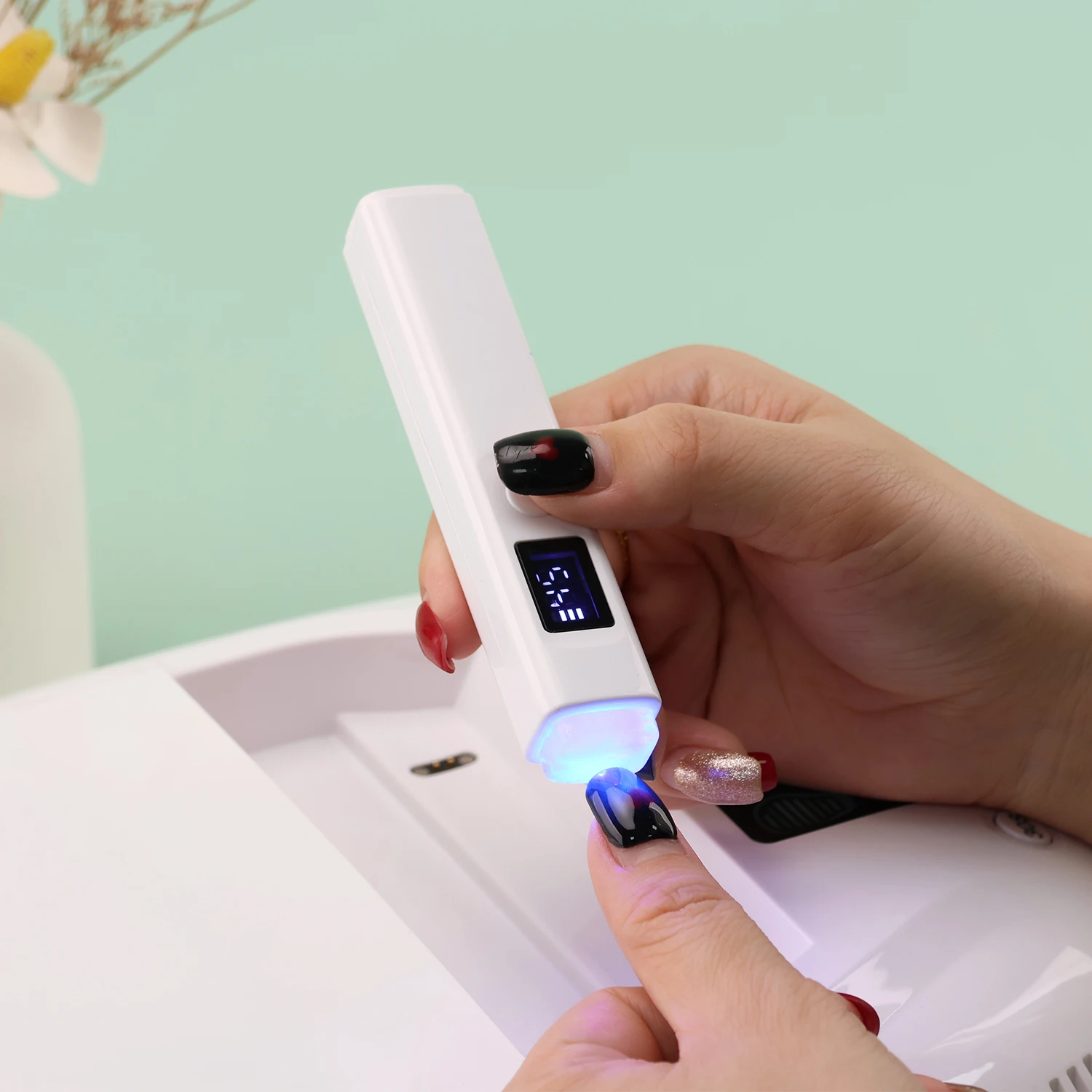 2025 Ultimo modello ricaricabile senza fili ad alta potenza 128W Hybrid Pro Cure LED Lampada per unghie Asciugatrice per unghie Uso nel salone di bellezza