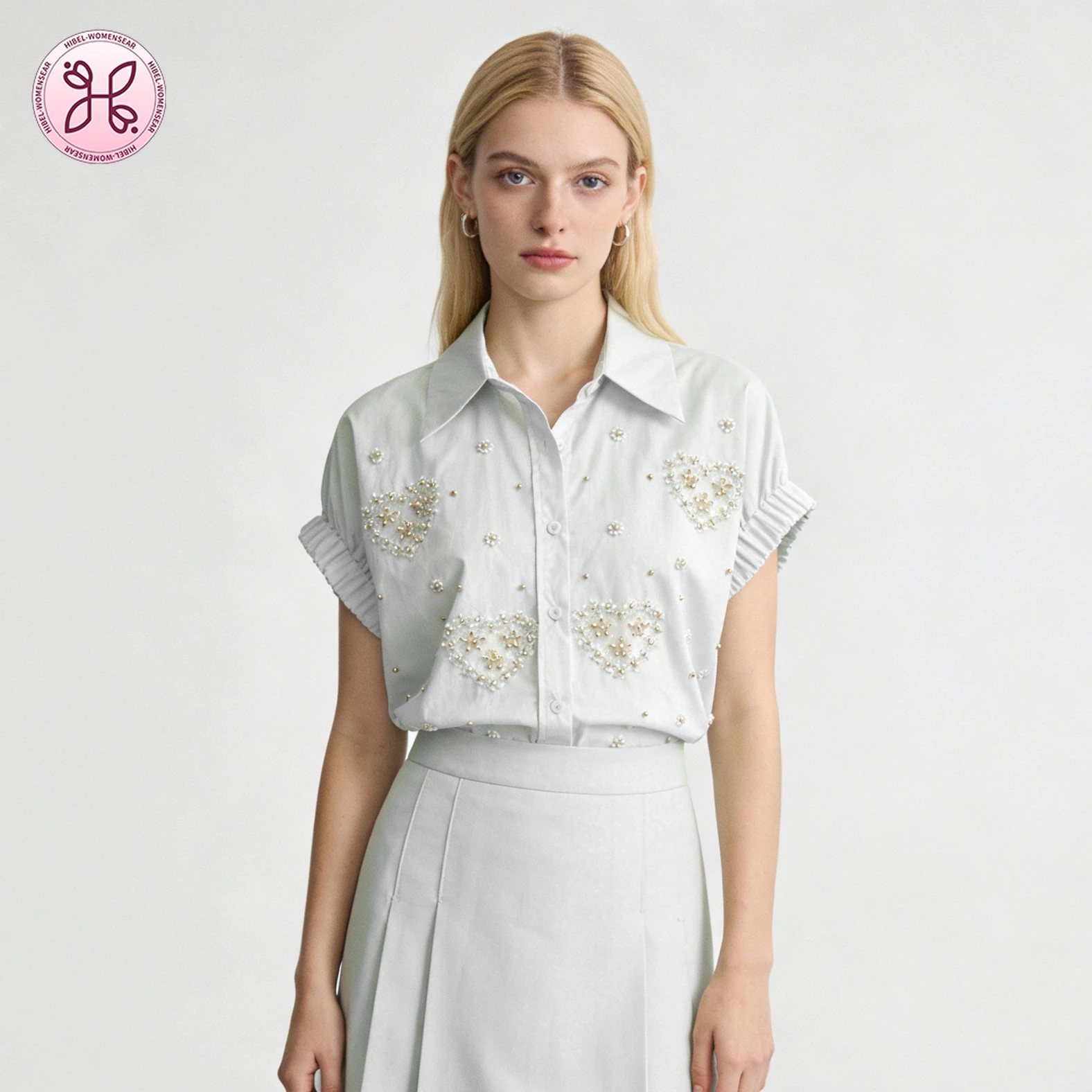 

Французская блузка с коротким рукавом для женщин, весна-лето 2026, свободный крой, шикарный дизайн, нишевая модель, топ с бисером в виде сердец, женская рубашка