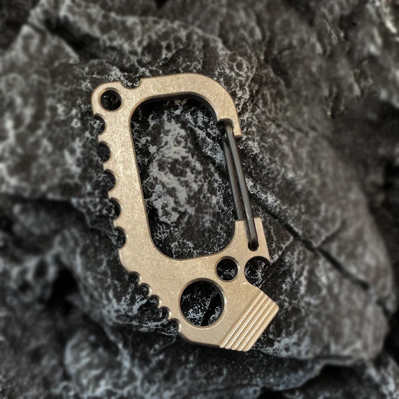 

EDC Titanium Alloy Keychain Key Ring Hang Buckle Opener Crowbar Survival EDC Multifunction Combination Tool