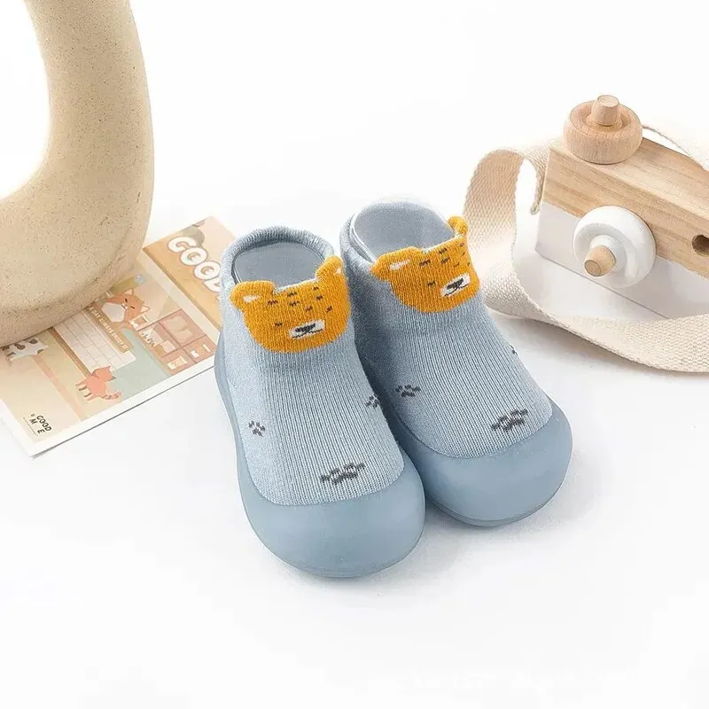 New Baby Cartoon Indoor Floor Silicone antiscivolo Soft Soled Socks Shoes