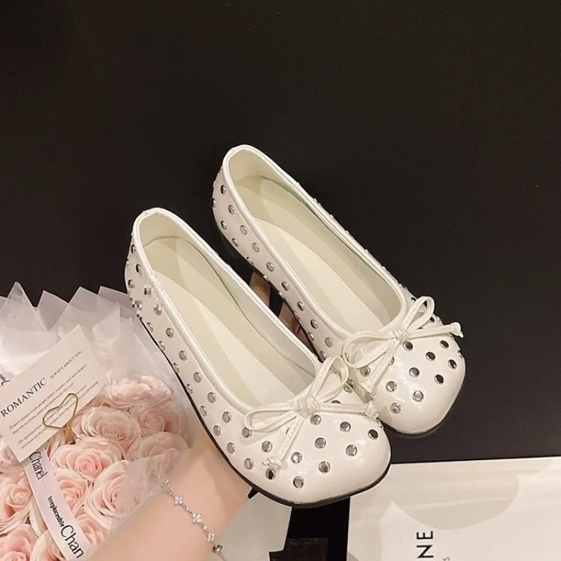 Zapatos de Mujer Estilo Francés, Punta Cuadrada, Boca Poco Profunda, Zapatos Retro con Puntos y Remaches, Mary Janes de Cuero Suave, Zapatos Casuales de Ballet
