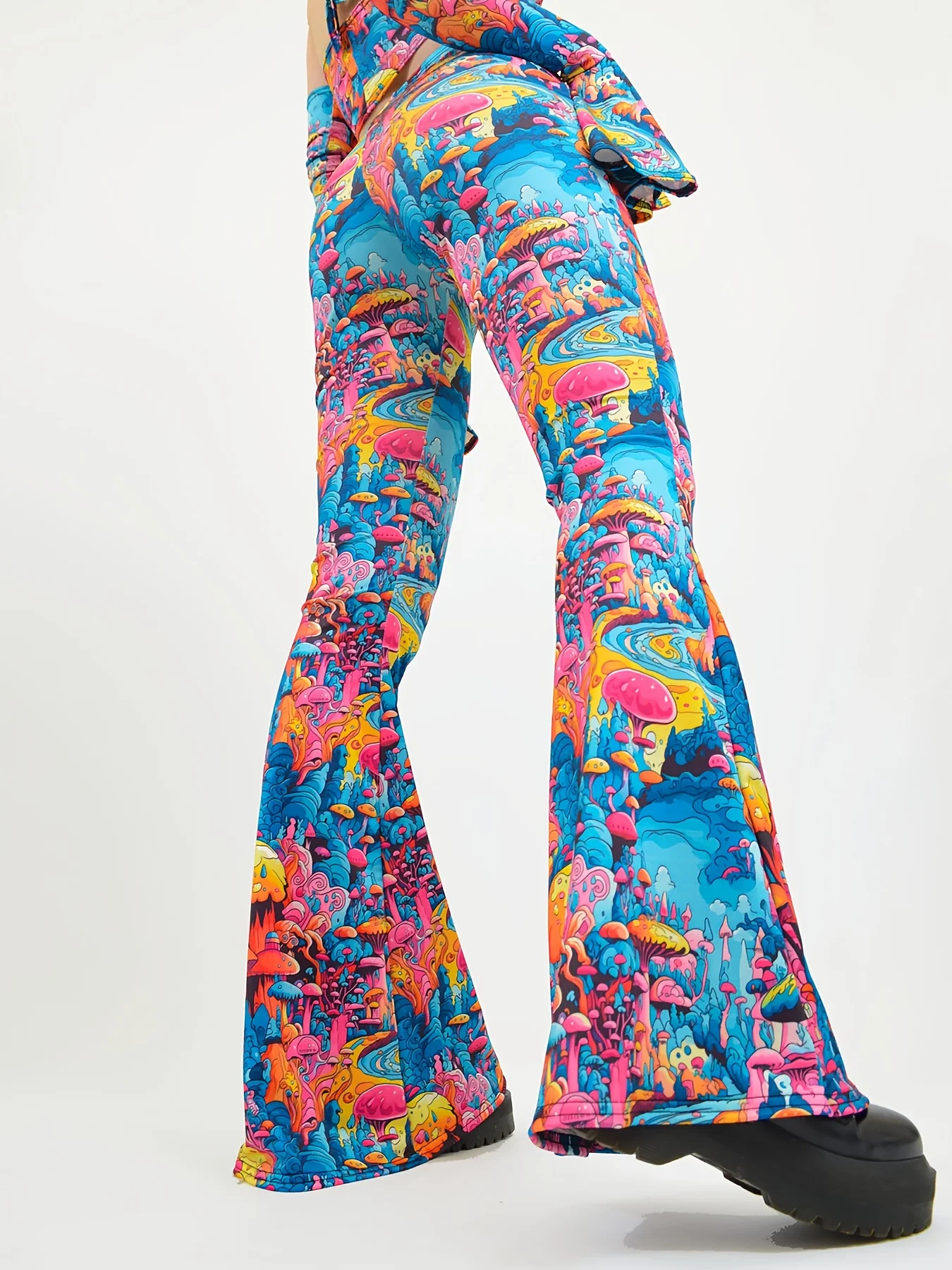 Новые поступления в 2025 году: женские расклешенные брюки, подходящие для всех сезонов, стильные и универсальные, идеальный подарок для вашей подруги.