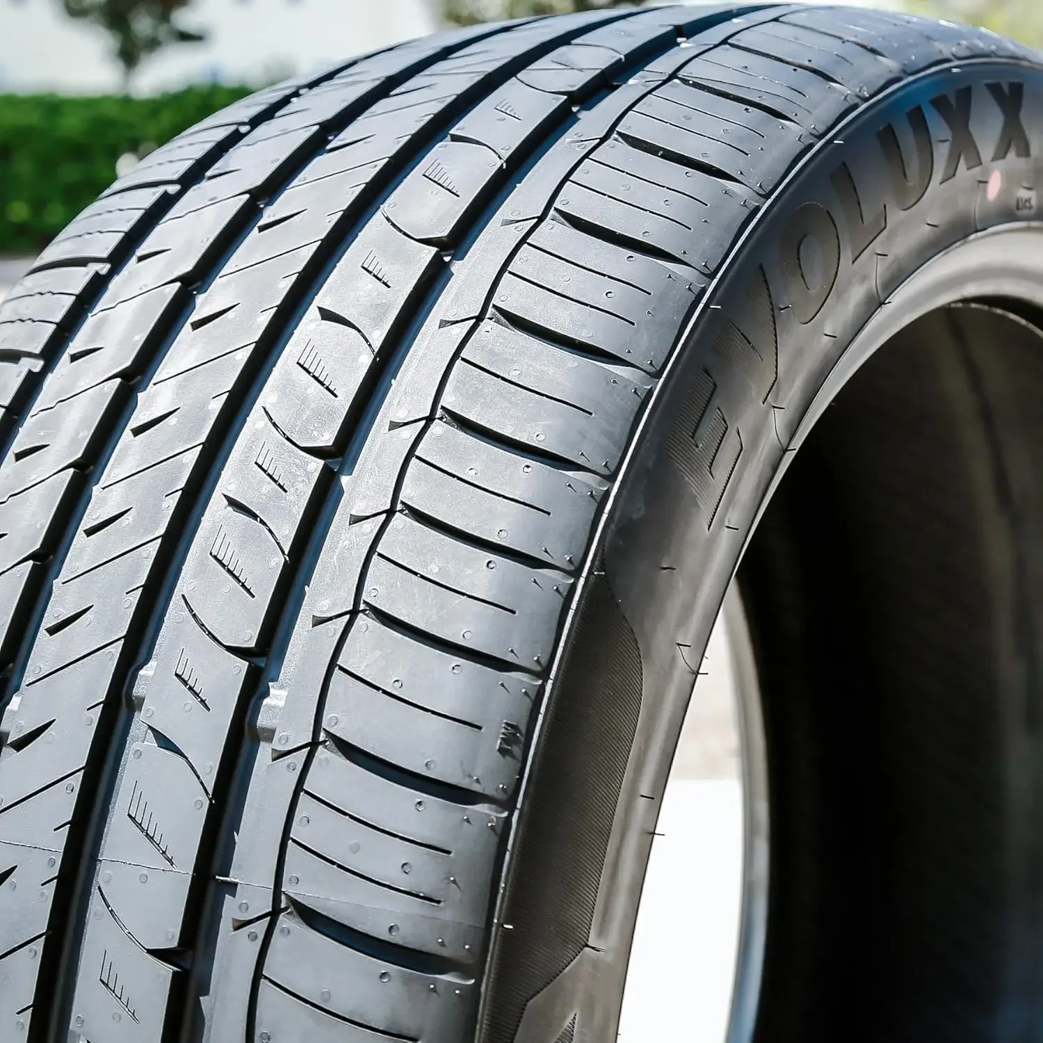 

XMSJ.Evoluxx Capricorn UHP All-Season Truck/SUV Performance Radial Tire-265/40R22 265/40-22 106V Load Range XL 4-Ply BSW