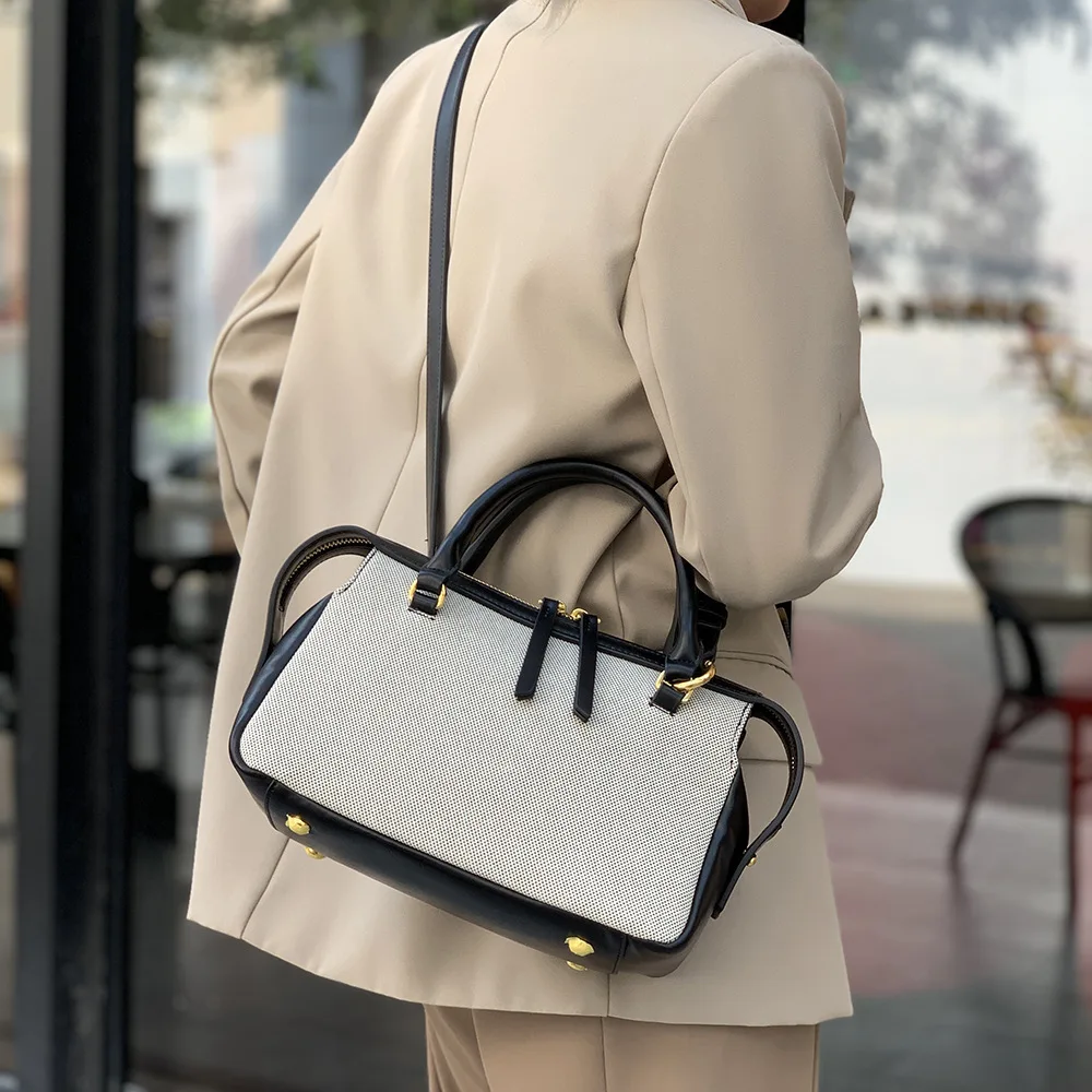 

Spring and summer new niche texture bag single shoulder oblique span women's bag commuter small square women luxury handbag