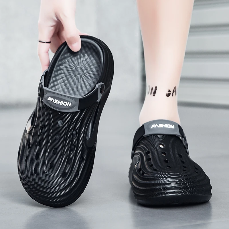 New Couple Models Hole Shoes Summer Women's Sandals Beach Lightweight Men's Slippers Baotou Waterproof Sandals Slippers Men