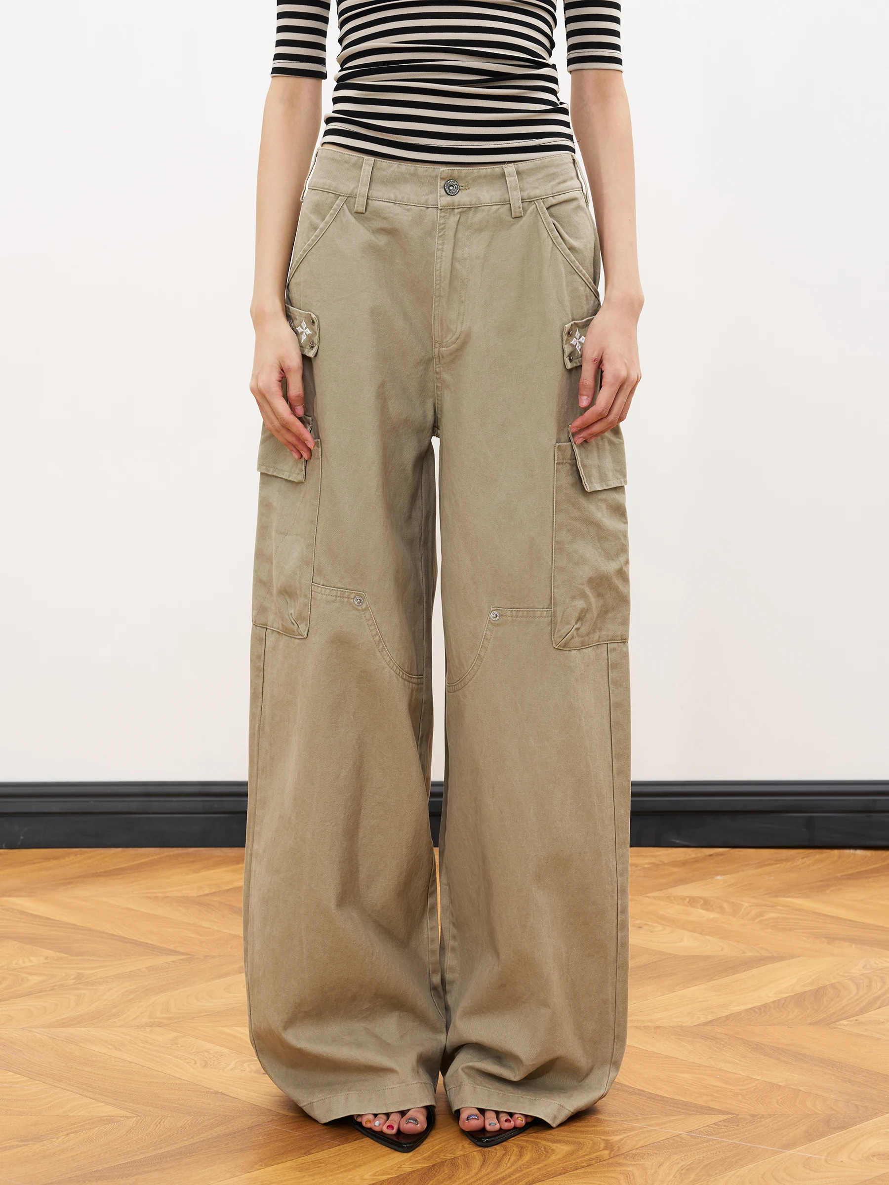 

Junecut American Retro Embroidered Khaki Work Pants Loose Straight Leg Casual Trousers Versatile Loose Fit Straight Leg Pants