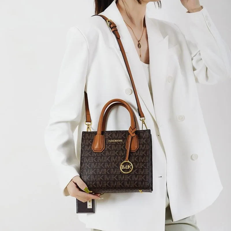 

Luxury Minimalist Diaper Bag For Women Elegant Crossbody Bag Designer Vintage Tote Leather With Unique Logo Detail