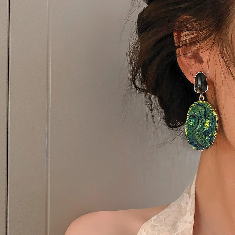 Retro blue-green color-changing oil painting oval earrings, exaggerated personality, geometric temperament, high-end women