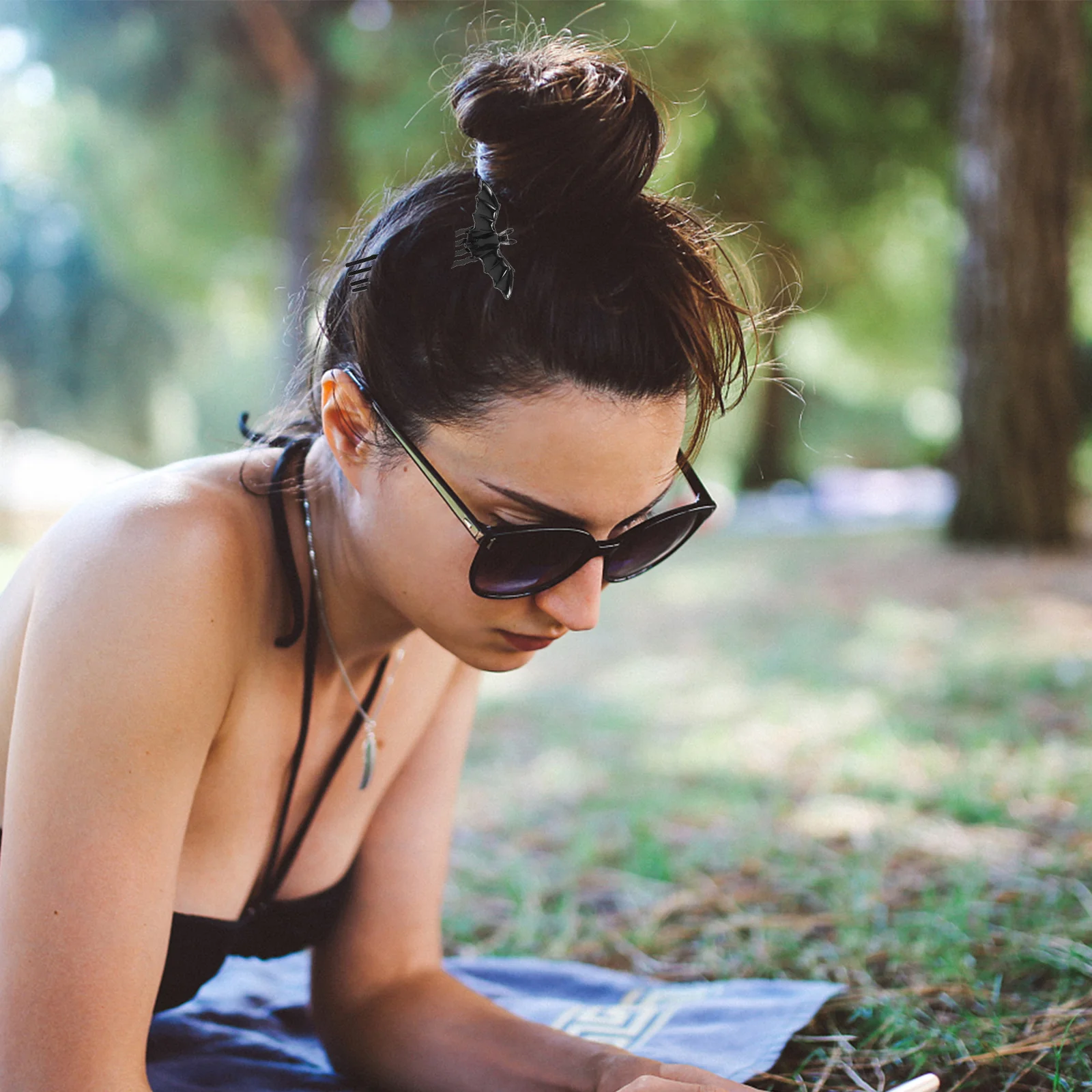 

2Pcs Bat Shape Hair Combs Fashionable Alloy Halloween Party Decor Unique Gift for Lovers Families Friends Halloween Haircombs